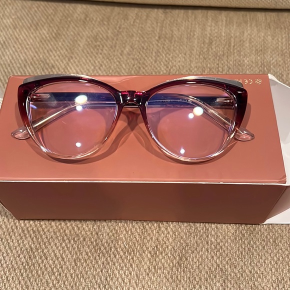 Fashion Readers - Picture 1 of 3